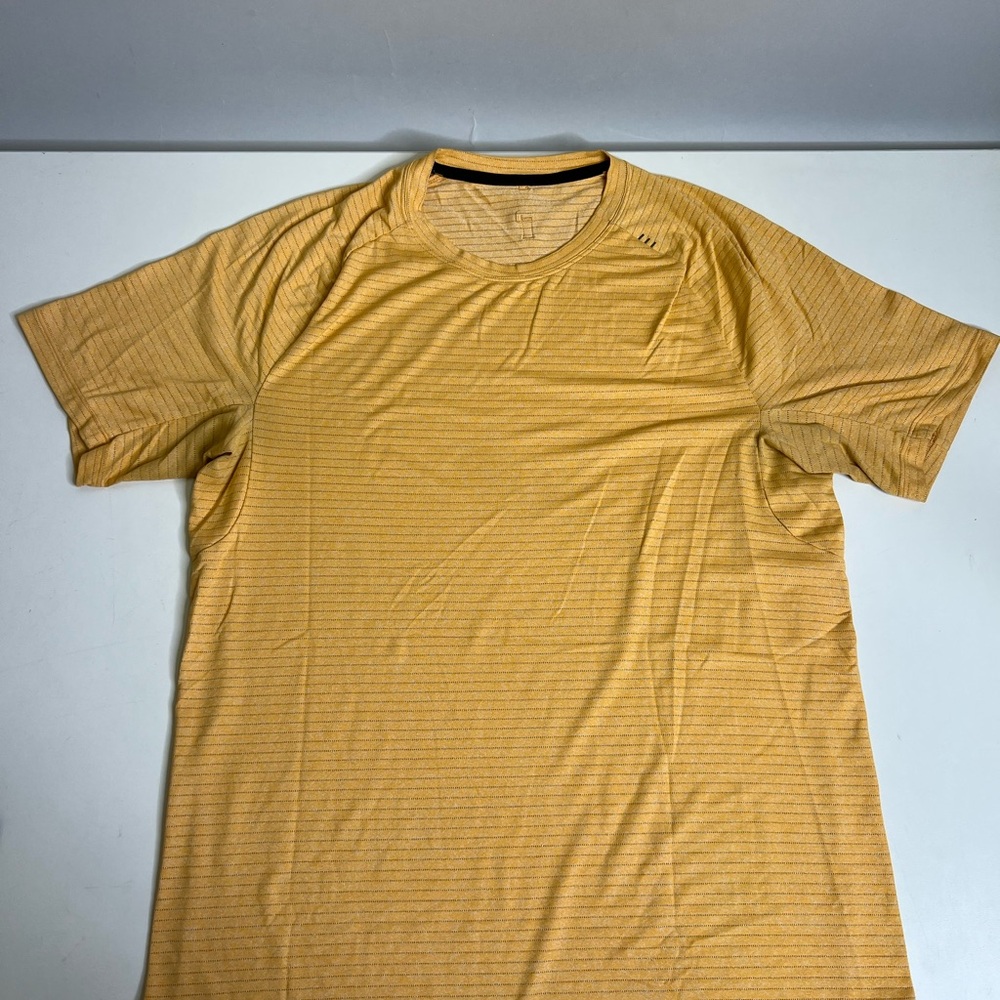 Lululemon Men’s Drysense Short Sleeve Shirt Clementine / White - Size Medium